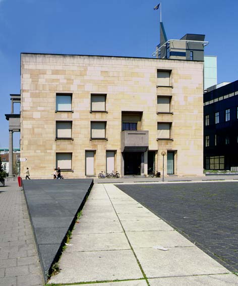 foto van het stadhuis van Heerlen